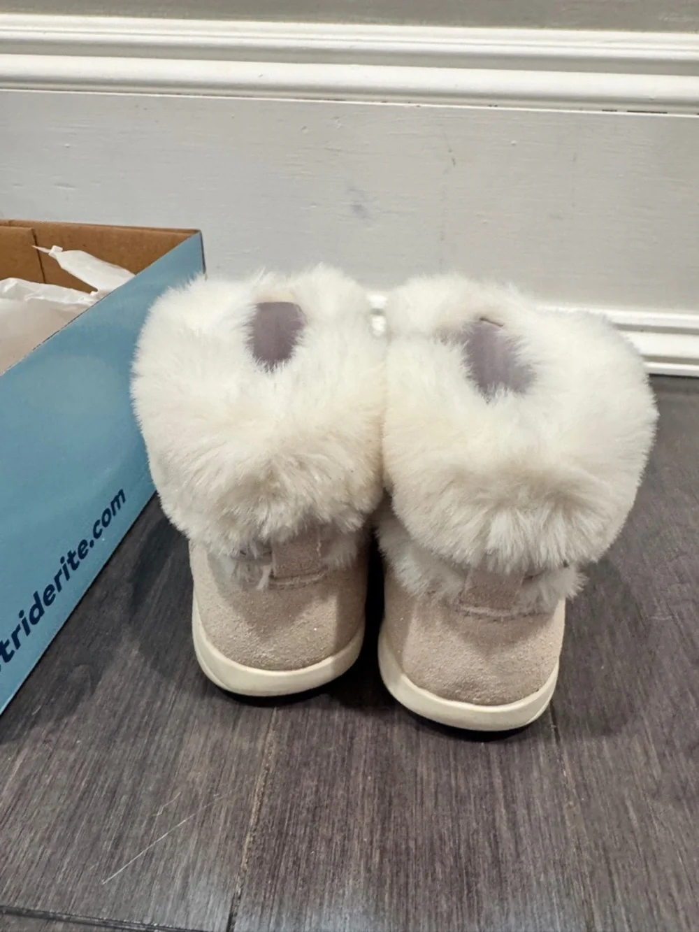 NWT Stride Rite 7W Toddler Girls' Cream Hushed Violet Faux Fur Cuff Boots